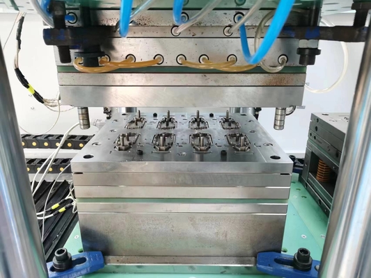 Υγρή σιλικόνη Injection Molding LSR Plastic CNC EDM Πολλαπλή κοιλότητα